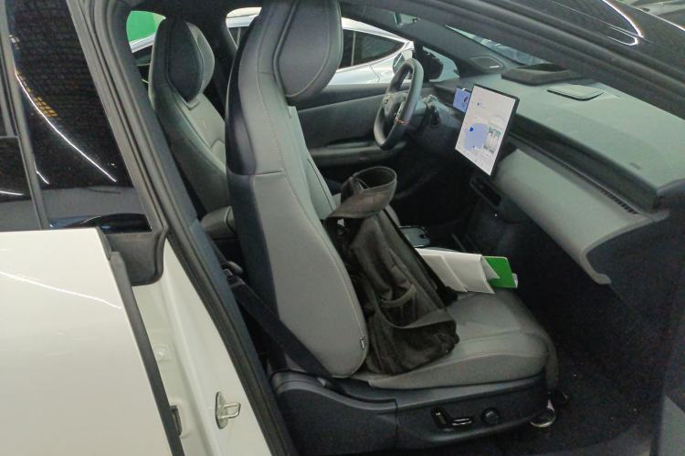 Used Lynk & Co Z20 2025 530 km Range Rear-Wheel Drive Max Right Front Seat