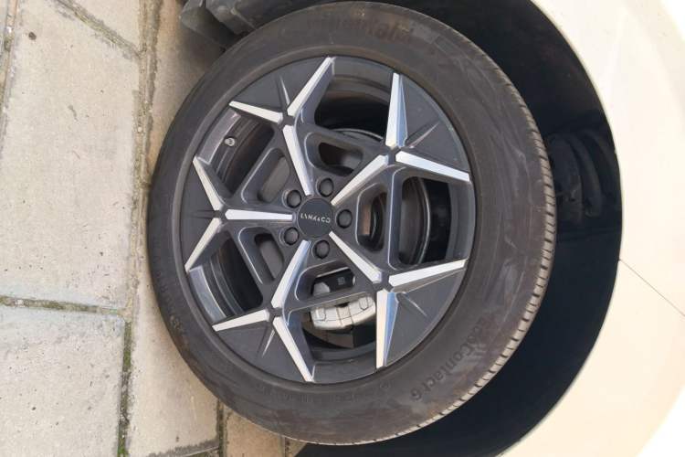 Used Lynk & Co Z20 2025 530 km Range Rear-Wheel Drive Max Right Front Wheel Hub