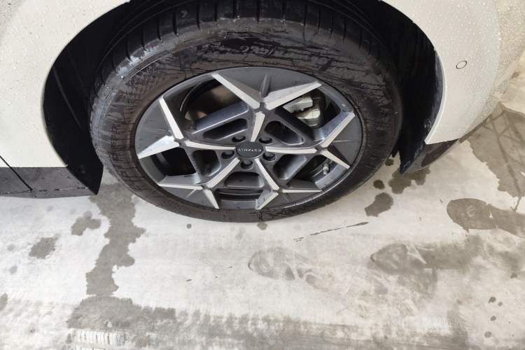 Used Lynk & Co Z20 2025 530 km Range Rear-Wheel Drive Pro Right Front Wheel Hub