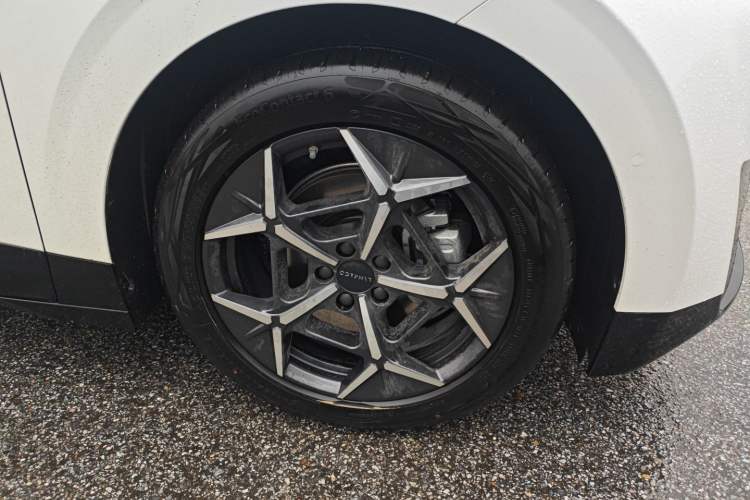 Used Lynk & Co Z20 2025 530 km Range Rear-Wheel Drive Max Right Front Wheel Hub