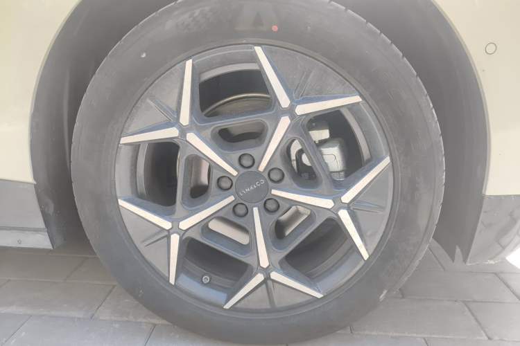 Used Lynk & Co Z20 2025 530 km Range Rear-Wheel Drive Pro Right Front Wheel Hub