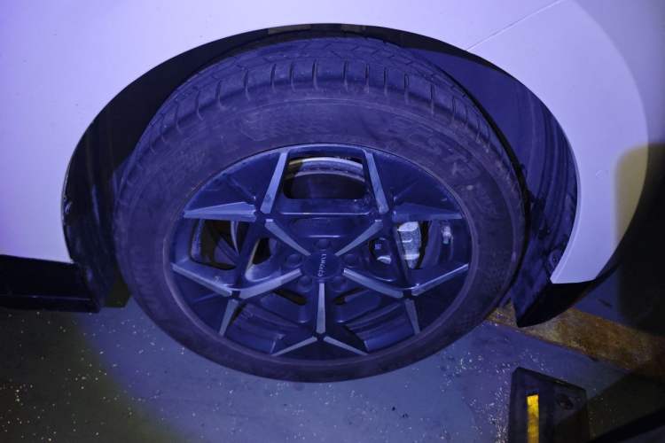 Used Lynk & Co Z20 2025 530 km Range Rear-Wheel Drive Pro Right Front Wheel Hub