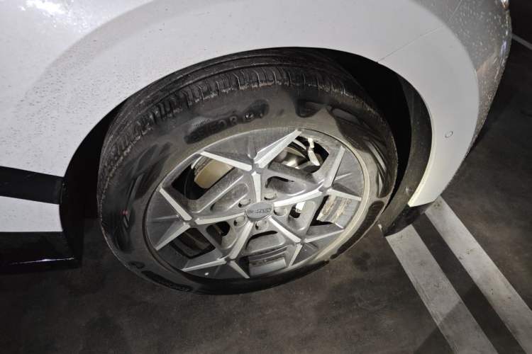 Used Lynk & Co Z20 2025 530 km Range Rear-Wheel Drive Max Right Front Wheel Hub