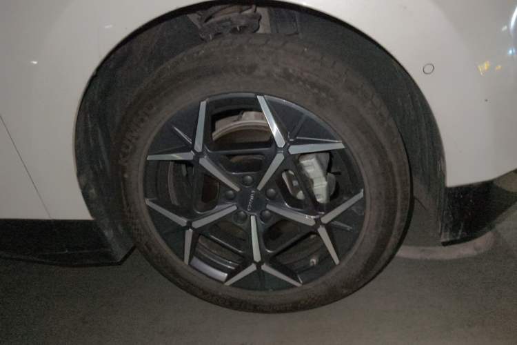 Used Lynk & Co Z20 2025 530 km Range Rear-Wheel Drive Pro Right Front Wheel Hub