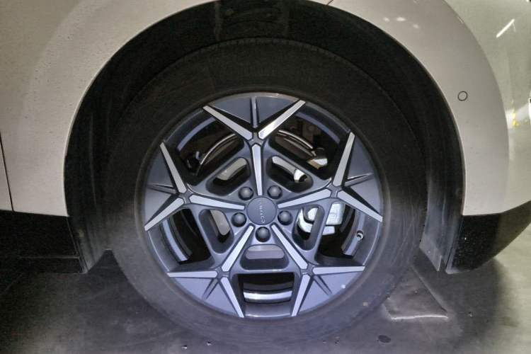 Used Lynk & Co Z20 2025 530 km Range Rear-Wheel Drive Max Right Front Wheel Hub