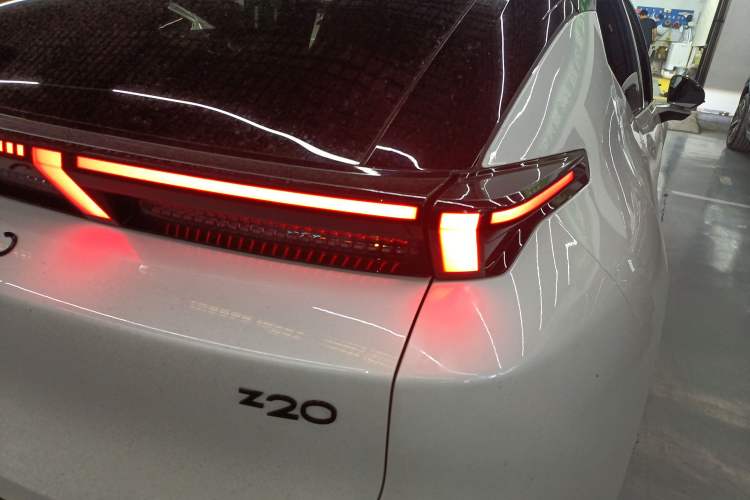 Used Lynk & Co Z20 2025 530 km Range Rear-Wheel Drive Max Right Rear Taillight