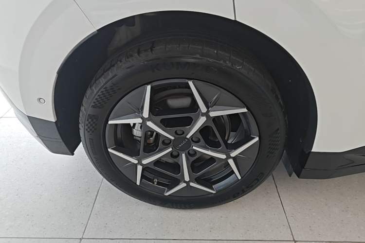 Used Lynk & Co Z20 2025 530 km Range Rear-Wheel Drive Pro Right Rear Wheel Hub