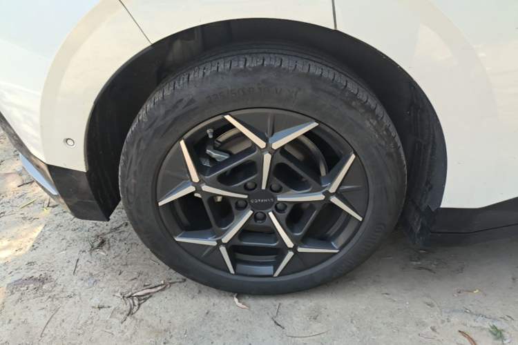 Used Lynk & Co Z20 2025 530 km Range Rear-Wheel Drive Max Right Rear Wheel Hub