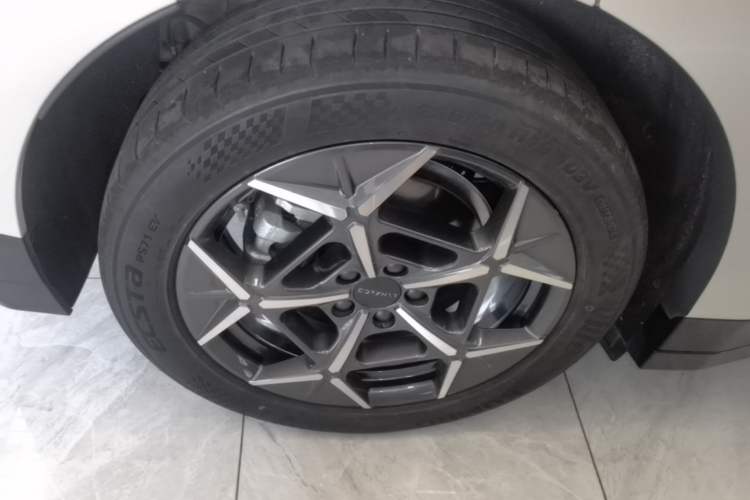 Used Lynk & Co Z20 2025 530 km Range Rear-Wheel Drive Pro Right Rear Wheel Hub