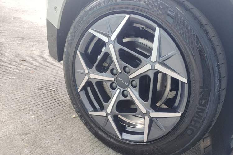 Used Lynk & Co Z20 2025 530 km Range Rear-Wheel Drive Pro Right Rear Wheel Hub