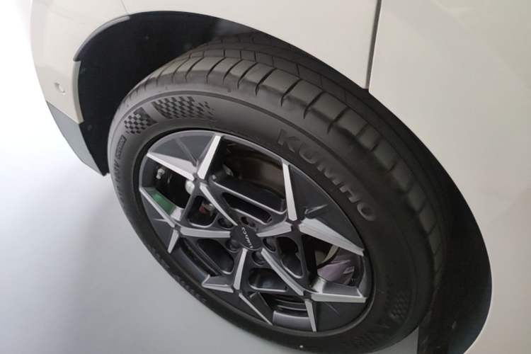 Used Lynk & Co Z20 2025 530 km Range Rear-Wheel Drive Pro Right Rear Wheel Hub
