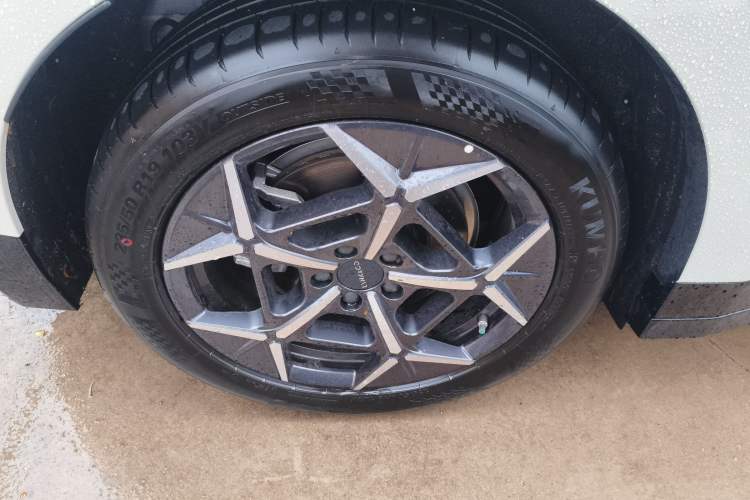 Used Lynk & Co Z20 2025 530 km Range Rear-Wheel Drive Pro Right Rear Wheel Hub