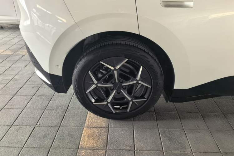 Used Lynk & Co Z20 2025 530 km Range Rear-Wheel Drive Max Right Rear Wheel Hub