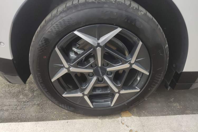 Used Lynk & Co Z20 2025 530 km Range Rear-Wheel Drive Pro Right Rear Wheel Hub