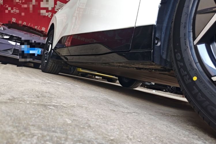 Used Lynk & Co Z20 2025 530 km Range Rear-Wheel Drive Pro Right Side Sill