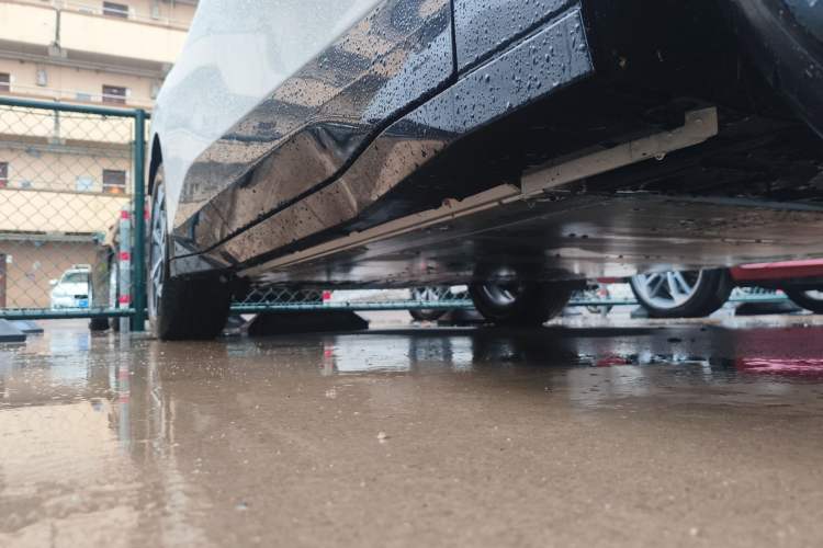Used Lynk & Co Z20 2025 530 km Range Rear-Wheel Drive Pro Right Side Sill