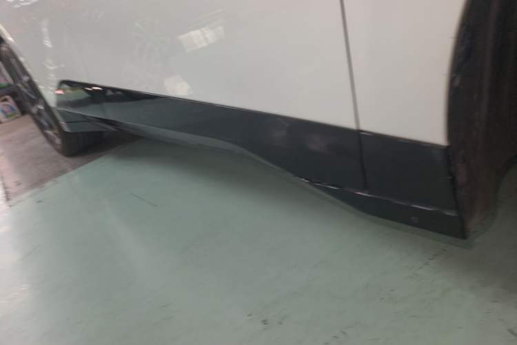 Used Lynk & Co Z20 2025 530 km Range Rear-Wheel Drive Pro Right Side Sill