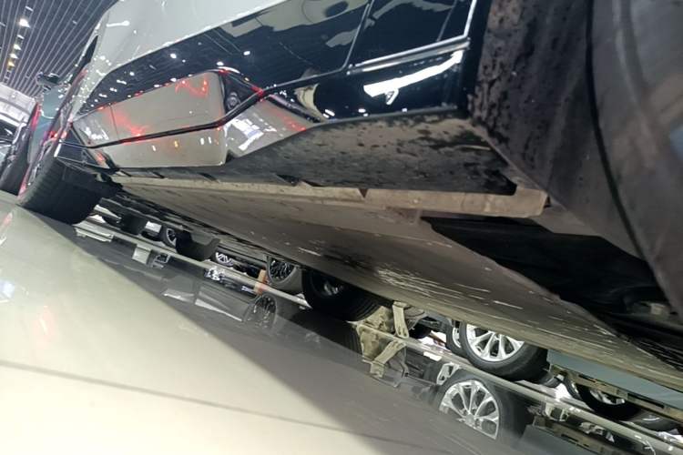 Used Lynk & Co Z20 2025 530 km Range Rear-Wheel Drive Pro Right Side Sill