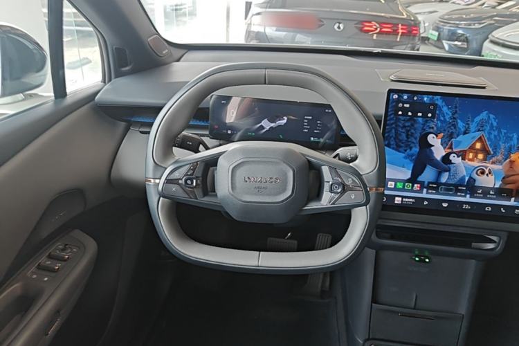 Used Lynk & Co Z20 2025 530 km Range Rear-Wheel Drive Pro Steering Wheel
