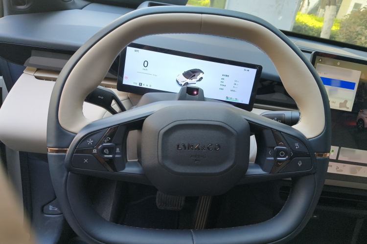 Used Lynk & Co Z20 2025 530 km Range Rear-Wheel Drive Max Steering Wheel