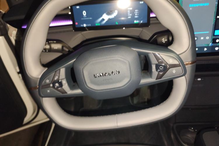 Used Lynk & Co Z20 2025 530 km Range Rear-Wheel Drive Pro Steering Wheel