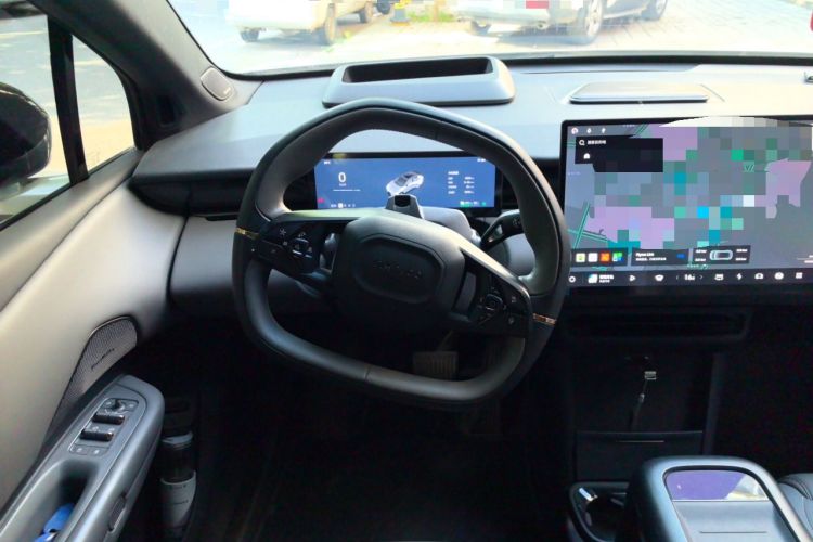 Used Lynk & Co Z20 2025 530 km Range Rear-Wheel Drive Max Steering Wheel