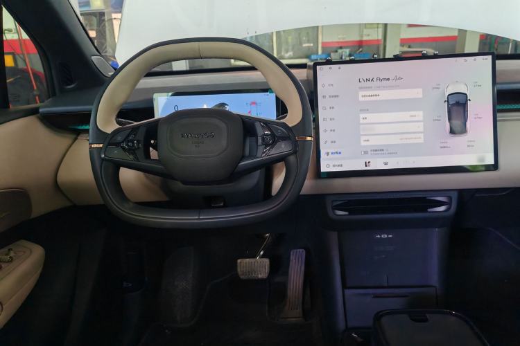Used Lynk & Co Z20 2025 530 km Range Rear-Wheel Drive Pro Steering Wheel