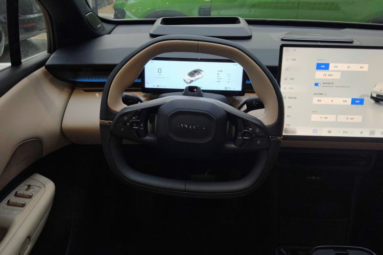 Used Lynk & Co Z20 2025 530 km Range Rear-Wheel Drive Max Steering Wheel