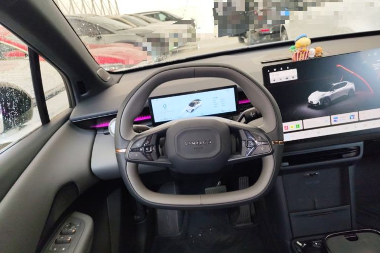Used Lynk & Co Z20 2025 530 km Range Rear-Wheel Drive Pro Steering Wheel