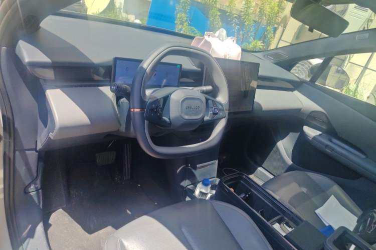 Used Lynk & Co Z20 2025 530 km Range Rear-Wheel Drive Pro Steering Wheel