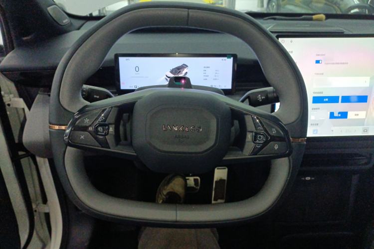 Used Lynk & Co Z20 2025 530 km Range Rear-Wheel Drive Max Steering Wheel