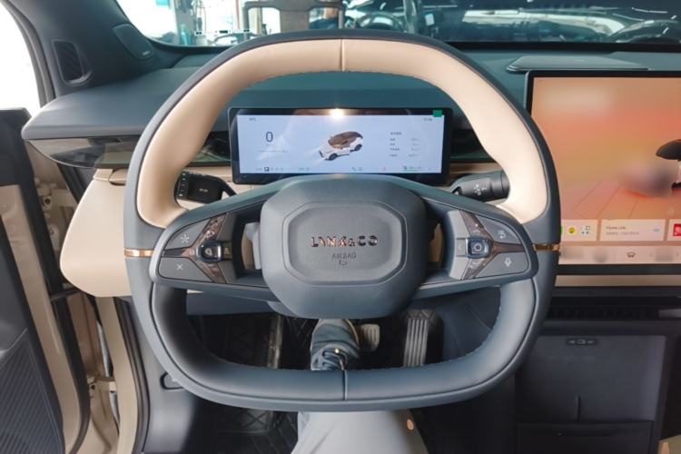 Used Lynk & Co Z20 2025 530 km Range Rear-Wheel Drive Pro Steering Wheel