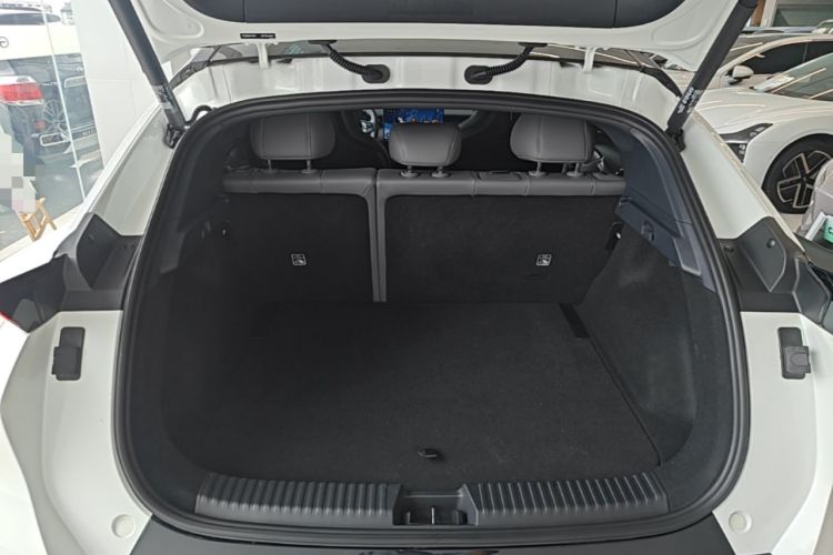 Used Lynk & Co Z20 2025 530 km Range Rear-Wheel Drive Pro Trunk