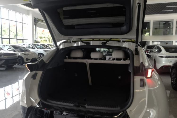 Used Lynk & Co Z20 2025 530 km Range Rear-Wheel Drive Pro Trunk