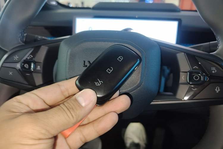 Used Lynk & Co Z20 2025 530 km Range Rear-Wheel Drive Max Vehicle Key