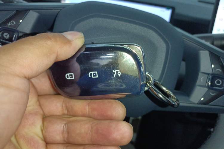 Used Lynk & Co Z20 2025 530 km Range Rear-Wheel Drive Max Vehicle Key