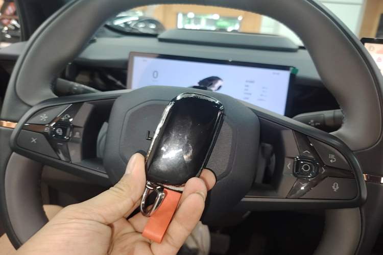 Used Lynk & Co Z20 2025 530 km Range Rear-Wheel Drive Max Vehicle Key