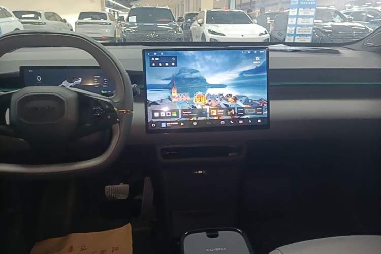 Used Lynk & Co Z20 2025 530 km Range Rear-Wheel Drive Pro Audio And AC Panel