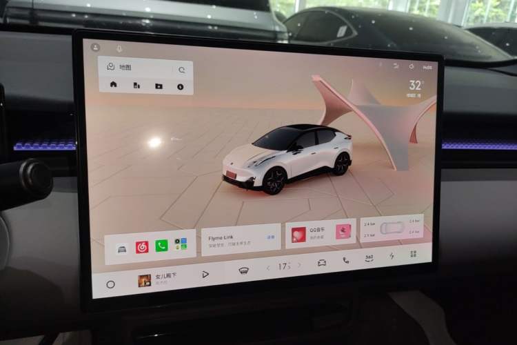 Used Lynk & Co Z20 2025 530 km Range Rear-Wheel Drive Pro Audio And AC Panel