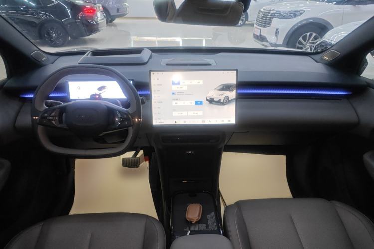 Used Lynk & Co Z20 2025 530 km Range Rear-Wheel Drive Max Center Console