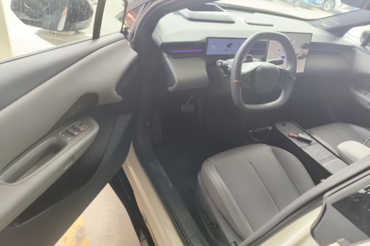 Used Lynk & Co Z20 2025 530 km Range Rear-Wheel Drive Max Driver Seat