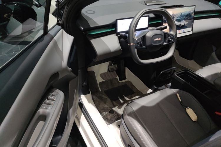 Used Lynk & Co Z20 2025 530 km Range Rear-Wheel Drive Pro Driver Seat