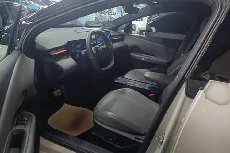 Used Lynk & Co Z20 2025 530 km Range Rear-Wheel Drive Pro Driver Seat