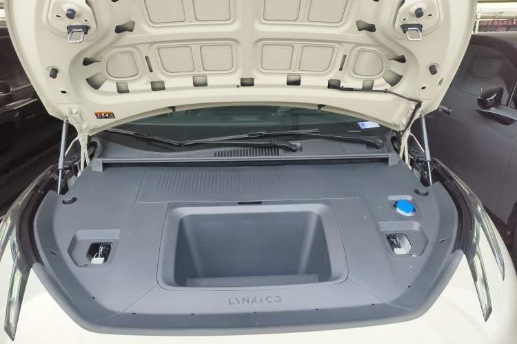 Used Lynk & Co Z20 2025 530 km Range Rear-Wheel Drive Max Engine Bay