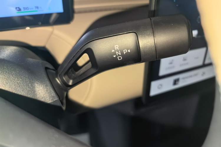 Used Lynk & Co Z20 2025 530 km Range Rear-Wheel Drive Pro Gear Lever