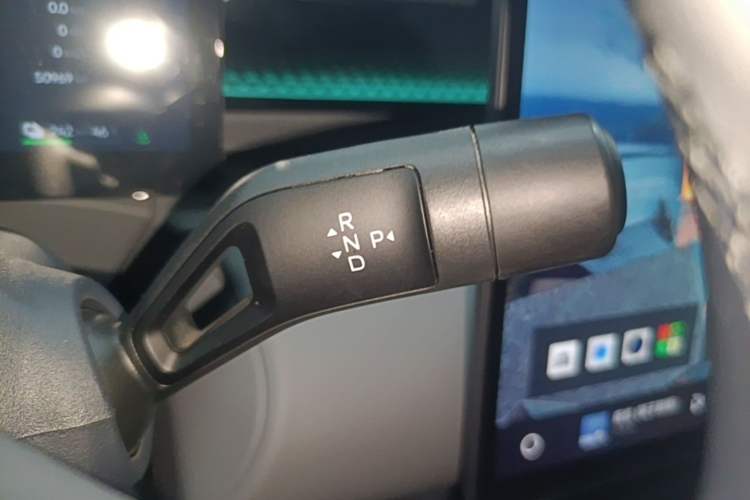 Used Lynk & Co Z20 2025 530 km Range Rear-Wheel Drive Pro Gear Lever