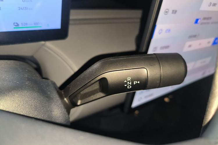 Used Lynk & Co Z20 2025 530 km Range Rear-Wheel Drive Pro Gear Lever