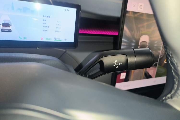 Used Lynk & Co Z20 2025 530 km Range Rear-Wheel Drive Pro Gear Lever