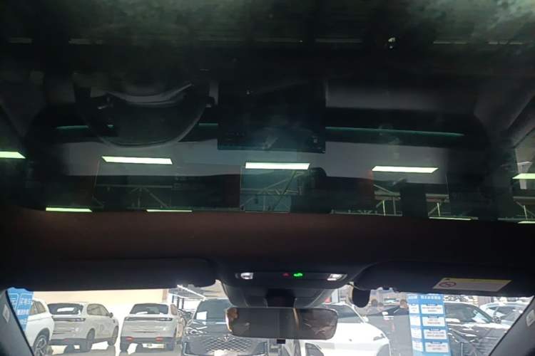 Used Lynk & Co Z20 2025 530 km Range Rear-Wheel Drive Pro Headliner