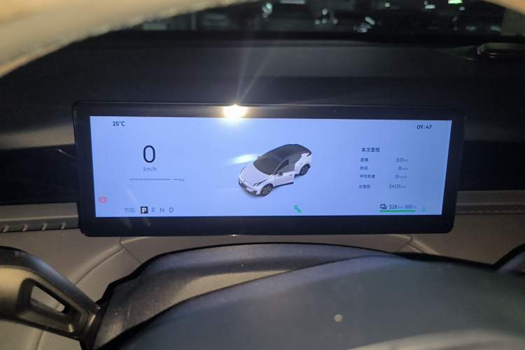 Used Lynk & Co Z20 2025 530 km Range Rear-Wheel Drive Pro Instrument Cluster